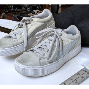 Puma women's lace up Suede Sneakers Tennis Shoes unisex 8.5 Euro 39